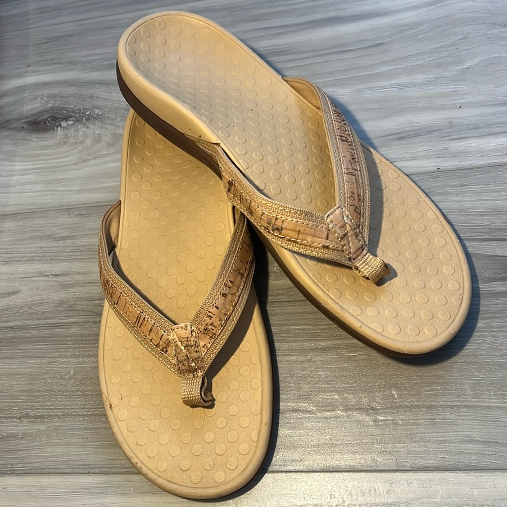 Vionic flip flops